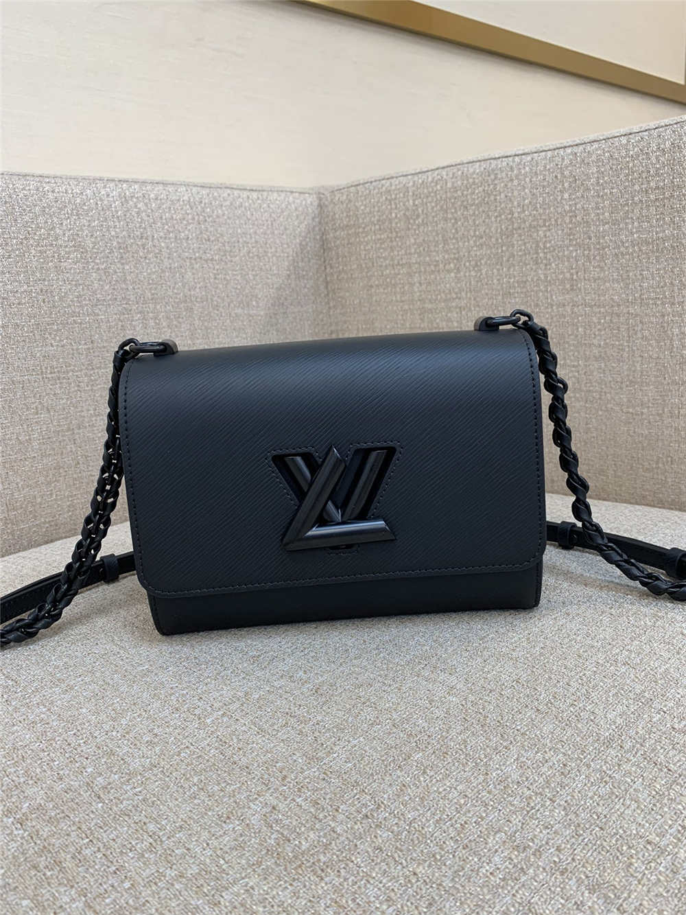 Louis Vuitton TWIST MM  size：23x17x9.5cm 2025 new 